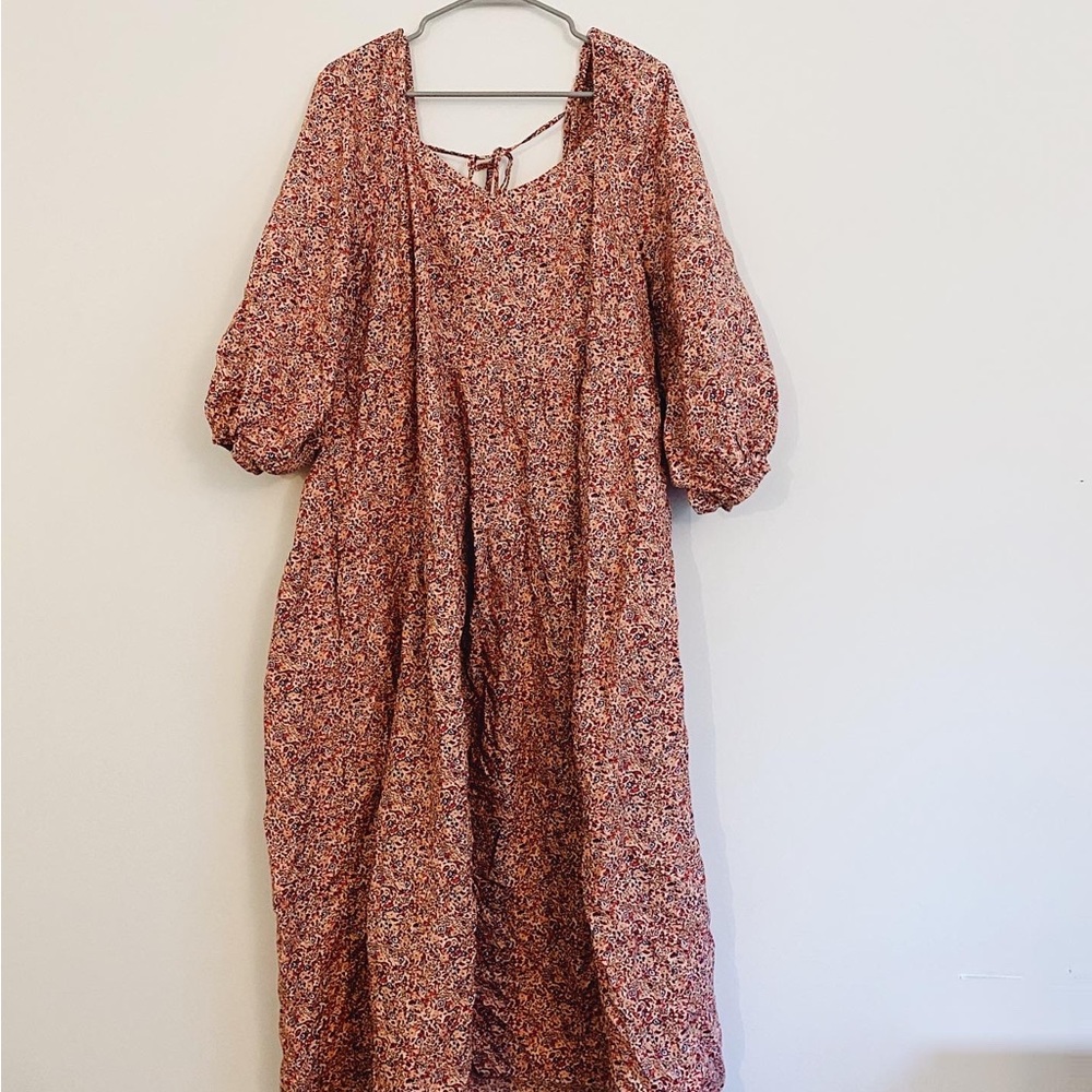 $24 | Universal Thread
Ballon-Sleeve Floral Dress | 1X | Very Good
Condition